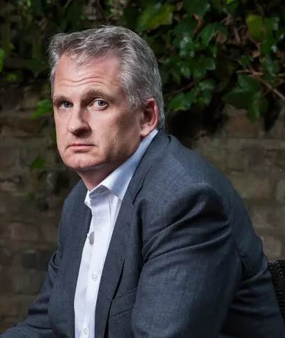 در برابر استبداد