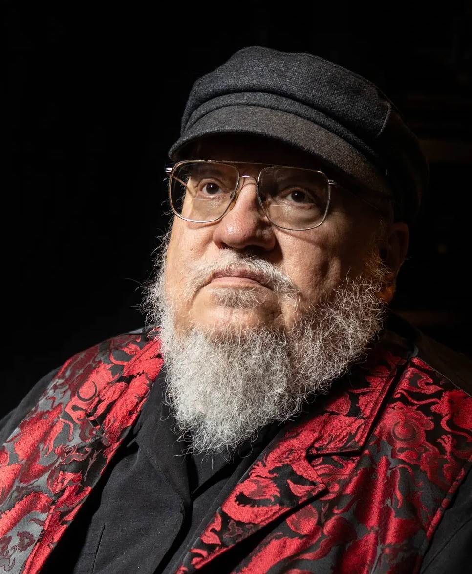 کتاب آتش و خون اثر جی آر آر مارتین