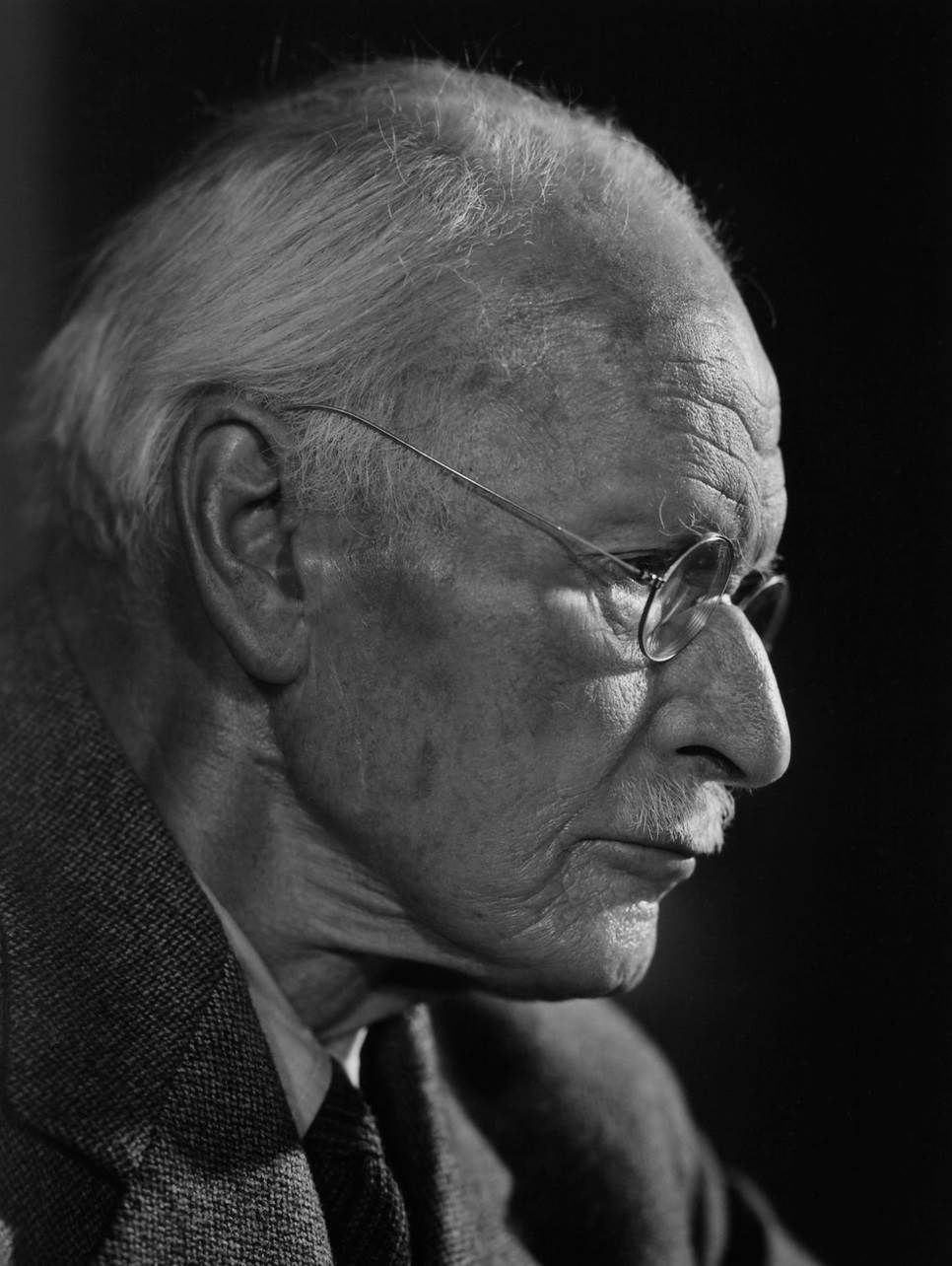 انسان و سمبولهایش