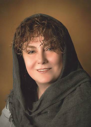 تصویر نویسنده کتاب عادت می کنیم