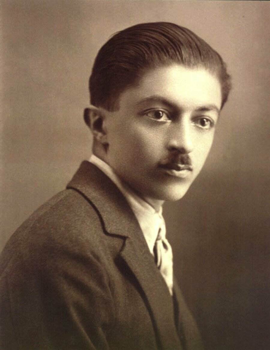 صادق هدايت : مرگ در پاريس