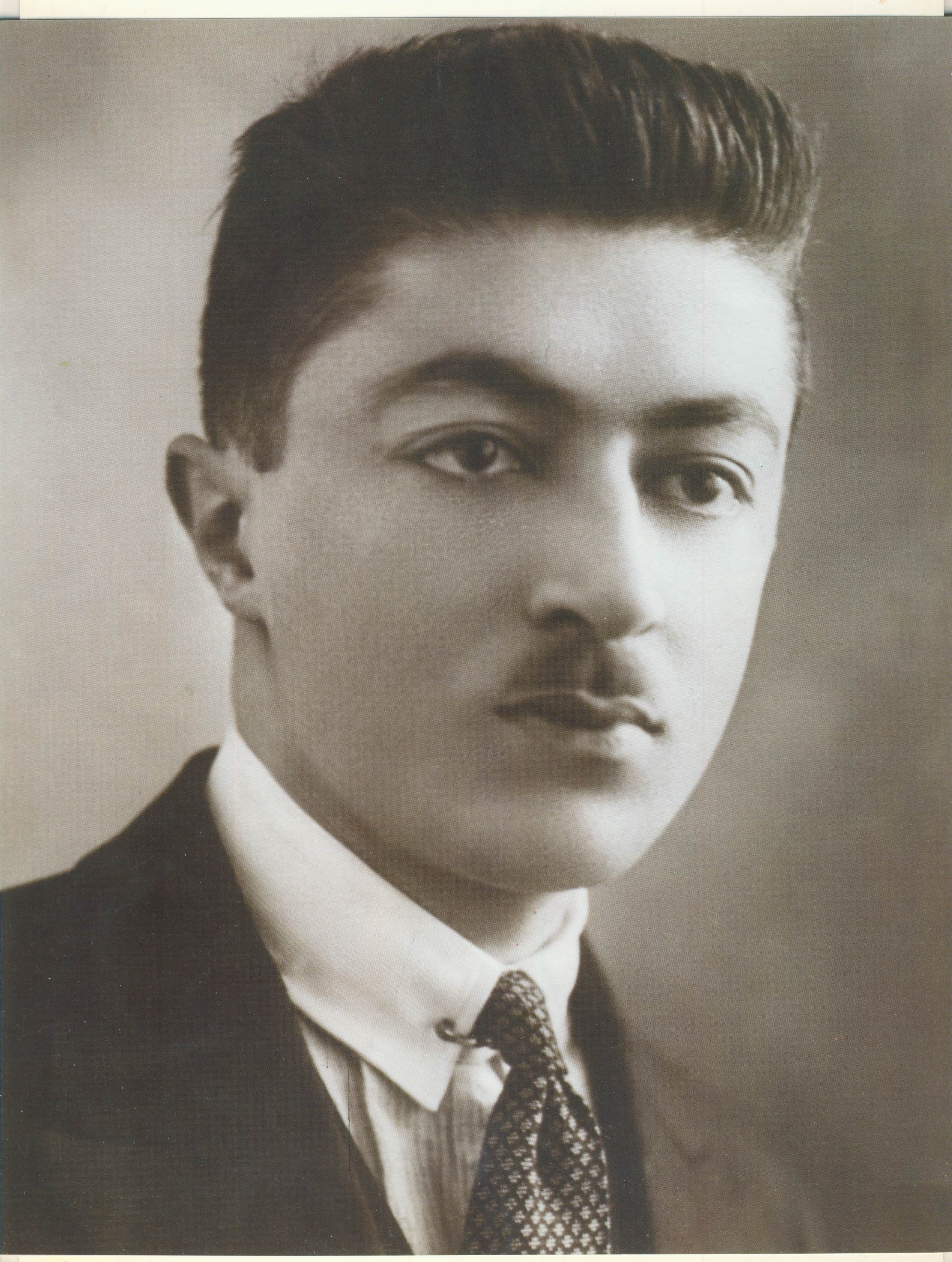 صادق هدايت : مرگ در پاريس