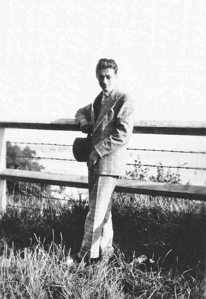 صادق هدايت : مرگ در پاريس