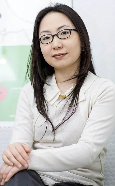 پيرزني با چاقو