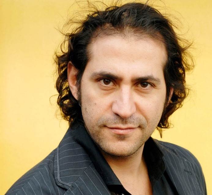 تصویری از استیو تلتز نیوسنده کتاب جز از کل