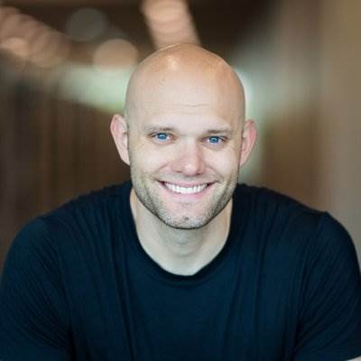 تصویر نویسنده کتاب خرده عادت ها