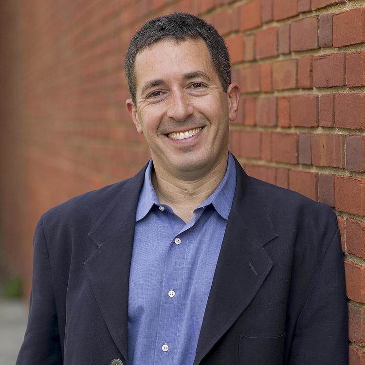 فقر احمق می‌کند