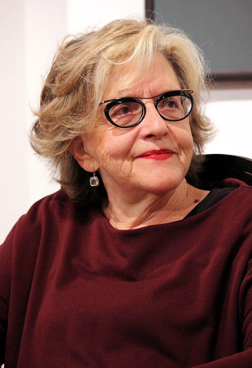 کمونیسم رفت، ما ماندیم و حتی خندیدیم